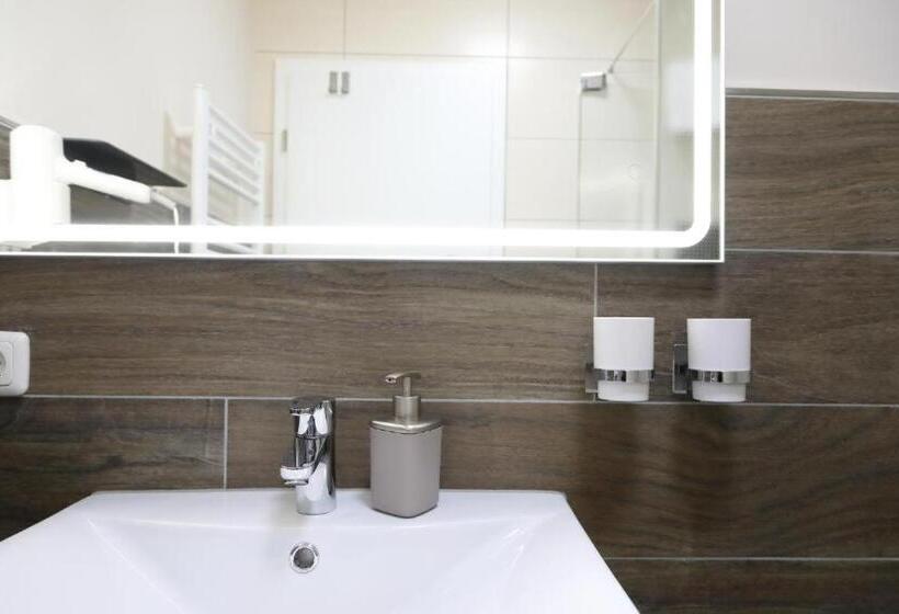 اتاق خانوادگی, Pension Moselvilla 1900