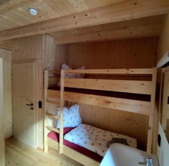 Номер Стандарт Четырехместный Совместный Санузел, Ammerwald Alm