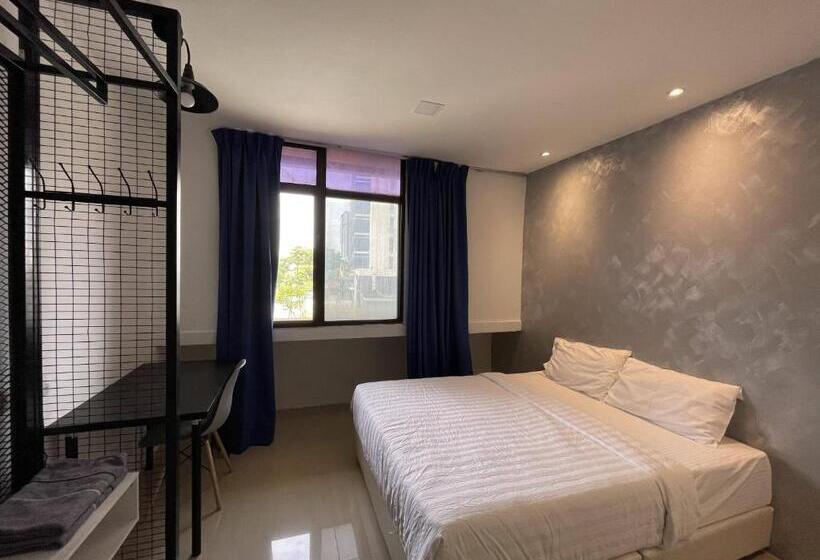 اتاق لوکس با تخت بزرگ, Masroom Hotel Kuala Lumpur