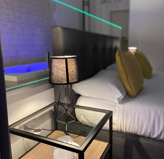 سوئیت با وان آب گرم, Salotto Toledo