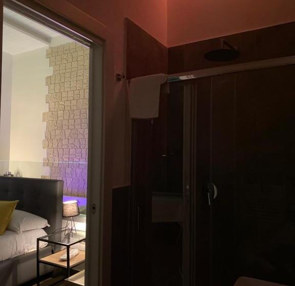 سوئیت با وان آب گرم, Salotto Toledo