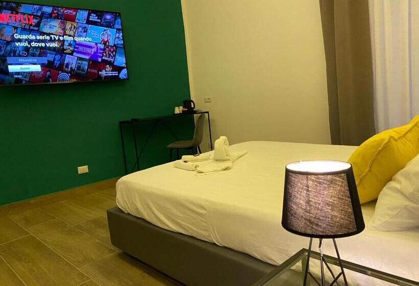 سوئیت با وان آب گرم, Salotto Toledo