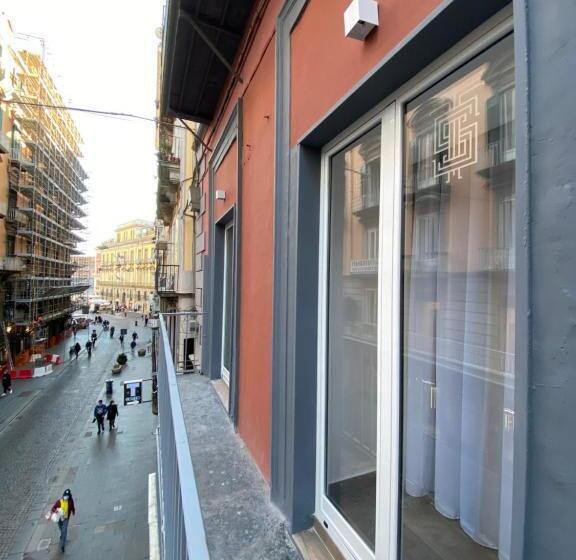 اتاق لوکس با تخت بزرگ, Salotto Toledo