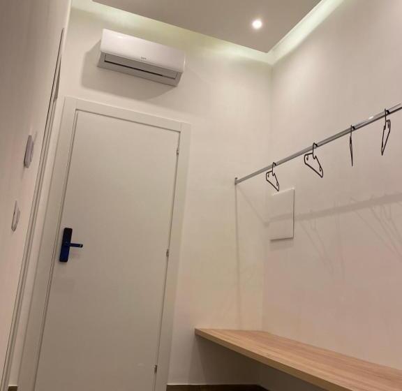 اتاق لوکس با تخت بزرگ, Salotto Toledo