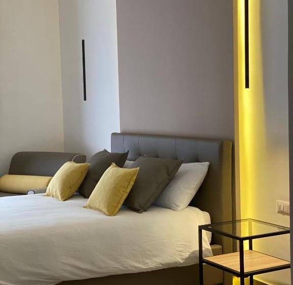 اتاق لوکس با تخت بزرگ, Salotto Toledo