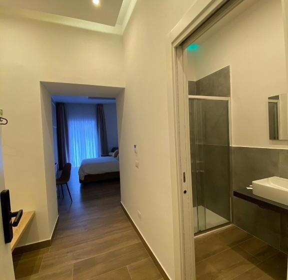 اتاق لوکس با تخت بزرگ, Salotto Toledo