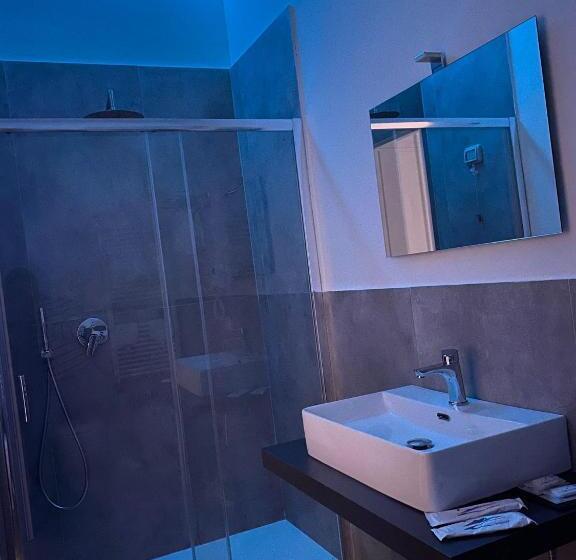 اتاق لوکس با تخت بزرگ, Salotto Toledo