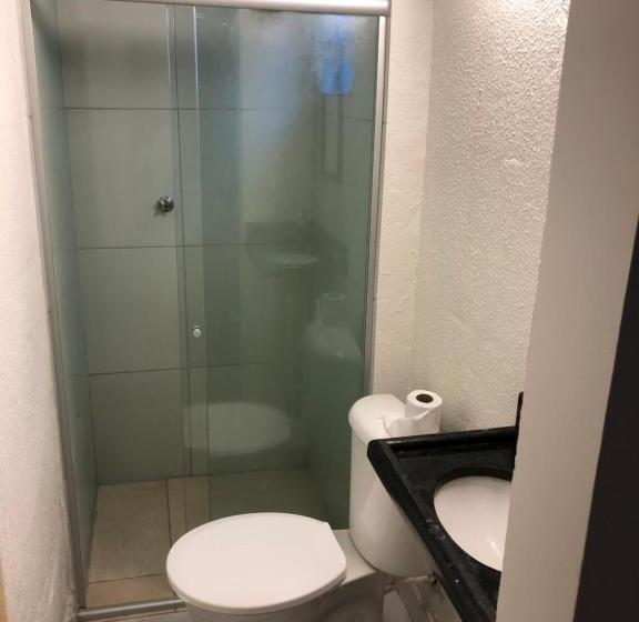 חדר בסיסי לשלושה, Casa Branca