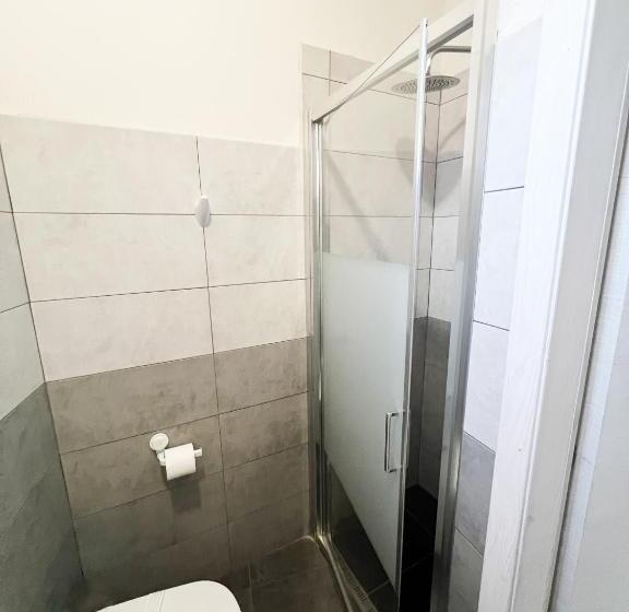 اتاق استاندارد, Easyrooms One