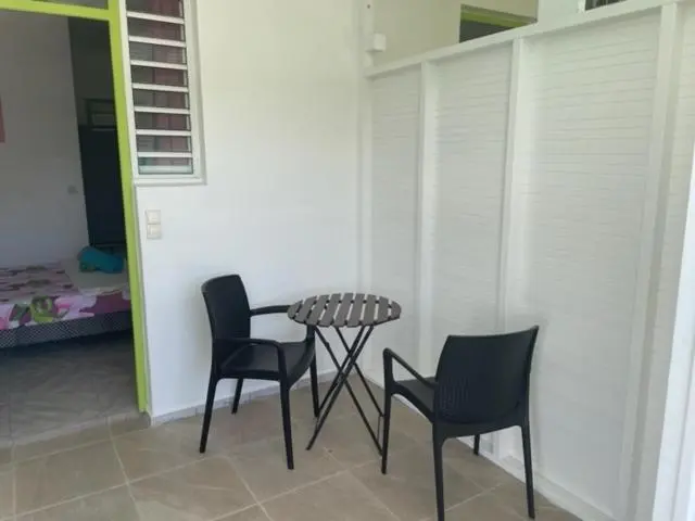 اتاق یک تخته با چشمانداز استخر, Residence Chez Marraine Maison Bertili