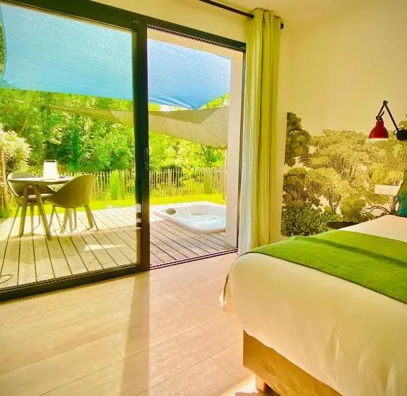 キングサイズベッドのスタンダードルーム, Chambres Avec Jacuzzi Privatif Kassiopée Bed & Spa