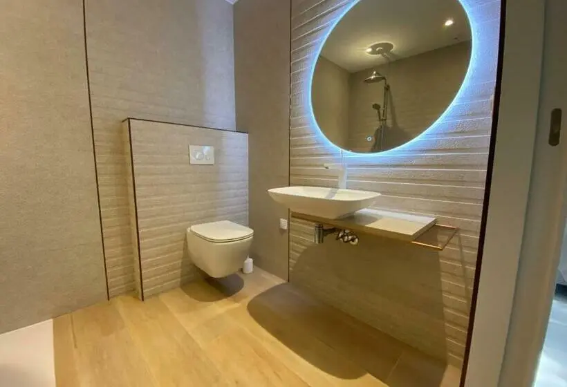 身障者適用スタンダードルーム, Chambres Avec Jacuzzi Privatif Kassiopée Bed & Spa