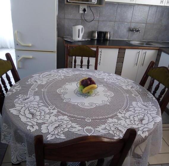 Апартаменты 1 Спальня Нижний Этаж, Spacious 1bed + Braai 13km To Paternoster Beach
