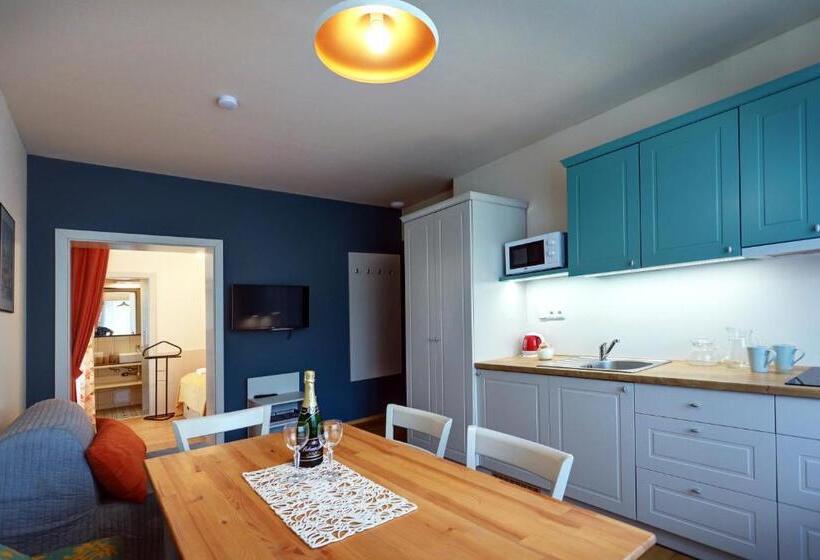 Studio Deluxe, Apartmány Adam