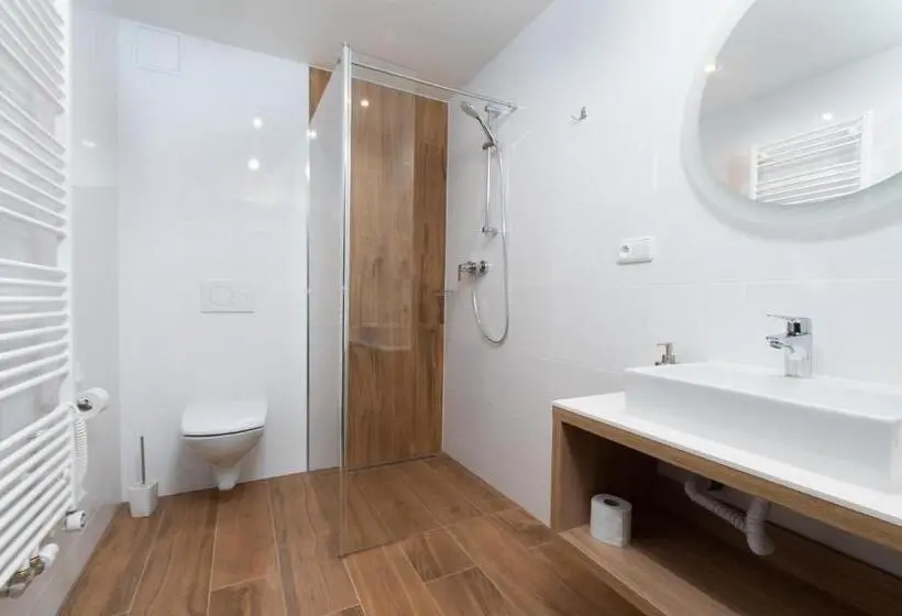 سوییت خانوادگی, Apartmány Adam