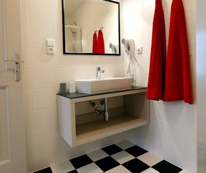 استودیوی لوکس, Apartmány Adam