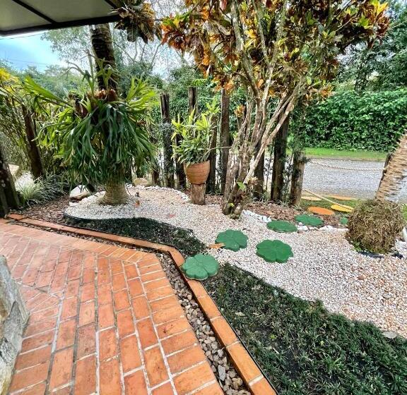 سوییت با چشمانداز باغ, Suítes Guaratuba