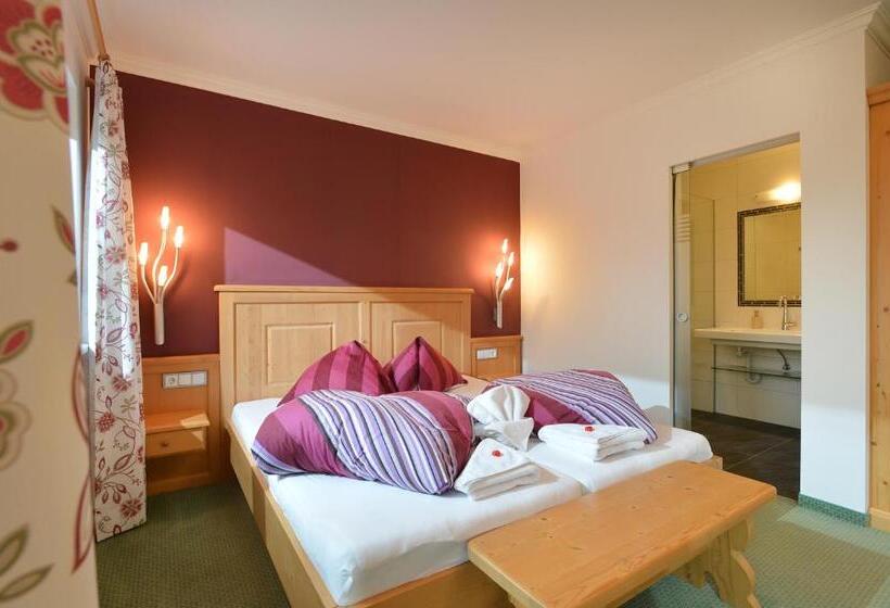 Номер Стандарт с Балконом, Café Restaurant Bettina