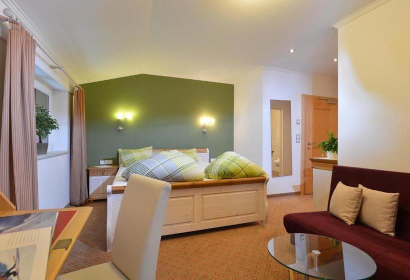 Номер Стандарт с Балконом, Café Restaurant Bettina