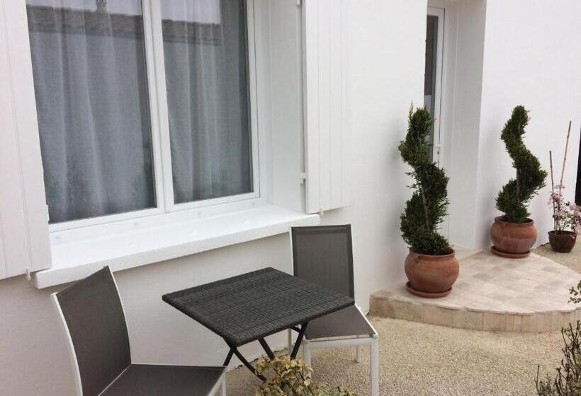 חדר סטנדרט, La Parenthèse