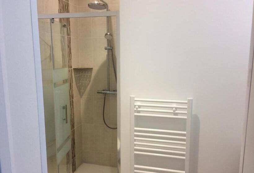 חדר סטנדרט, La Parenthèse