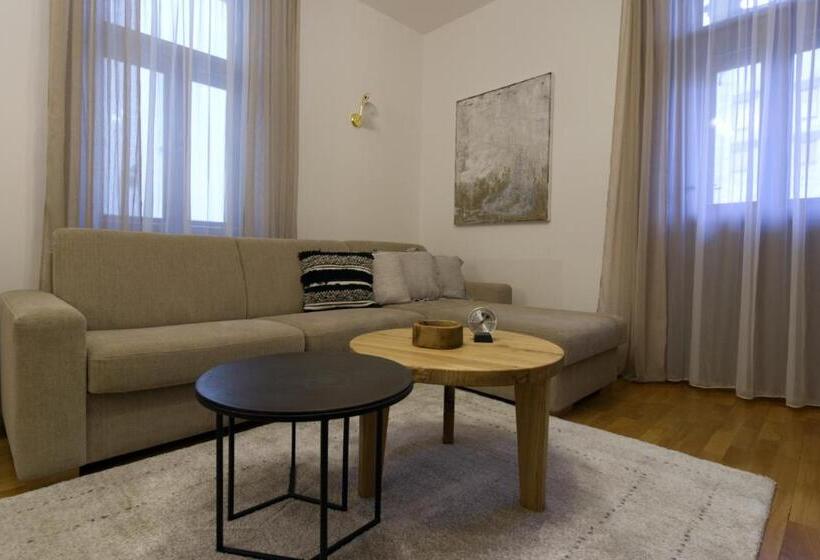 سوئیت با بالکن, Vila Bellevue