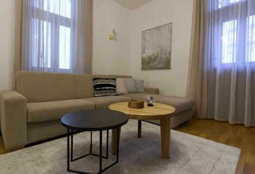 سوئیت با بالکن, Vila Bellevue