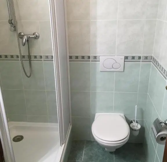 سوئیت با بالکن, Vila Bellevue