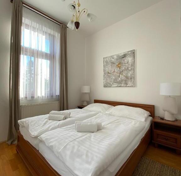 סוויטה עם מרפסת, Vila Bellevue