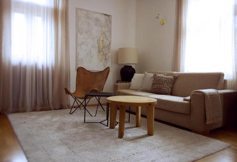 סוויטה עם מרפסת, Vila Bellevue