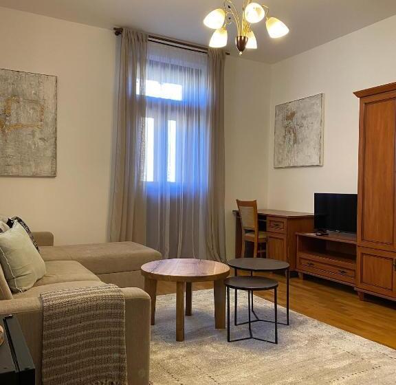 סוויטה עם מרפסת, Vila Bellevue