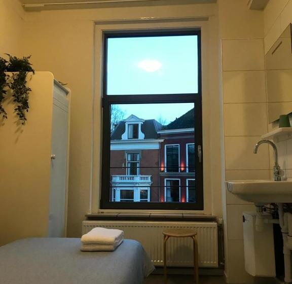 标准单人间, Kleinschalig Hostel In Deventer, Hartje Stad, Aan De Ijssel