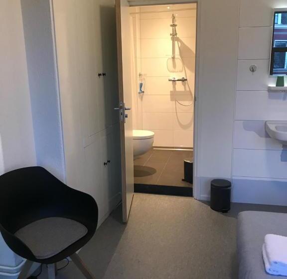 Номер Стандарт, Kleinschalig Hostel In Deventer, Hartje Stad, Aan De Ijssel