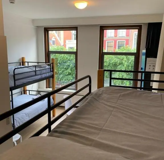 تختخواب در اتاق مشترک, Kleinschalig Hostel In Deventer, Hartje Stad, Aan De Ijssel
