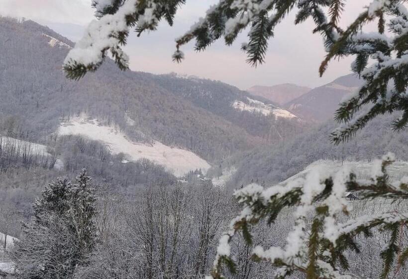 غرفة قياسية مطلة على الجبل, Agriturismo Green Valley