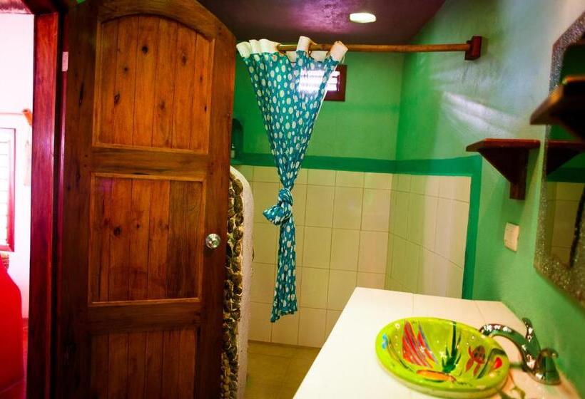 スタンダードバンガロー, Nacional Beach Club & Bungalows