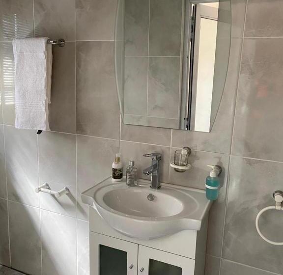 スタンダードルーム, Hush Guest House