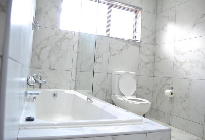 クラシックルーム, Hush Guest House