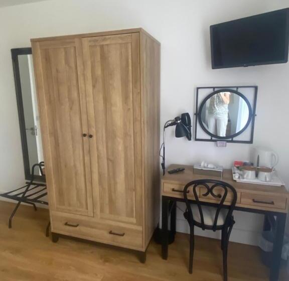 스탠다드 룸, Racecourse View