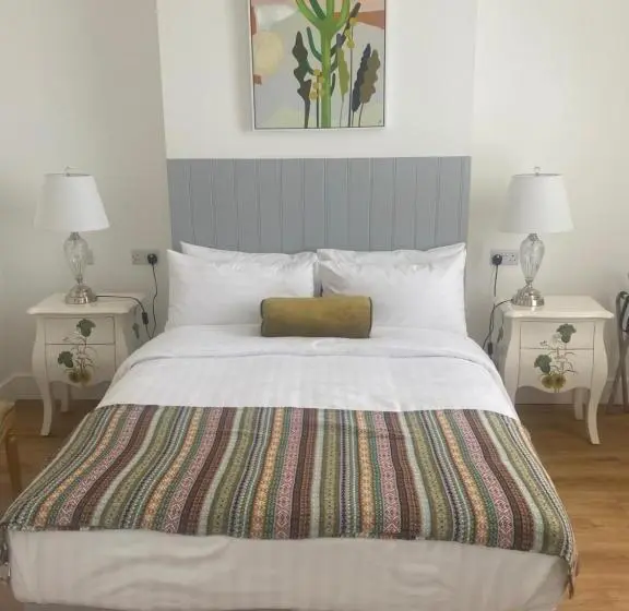 Chambre Standard Adaptée aux Personnes à Mobilité Réduite, Racecourse View