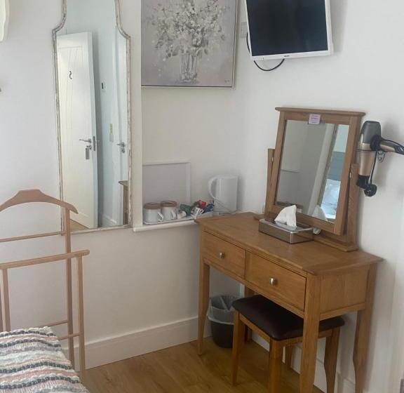 스탠다드 룸, Racecourse View