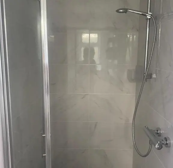 Chambre Triple Standard, Racecourse View