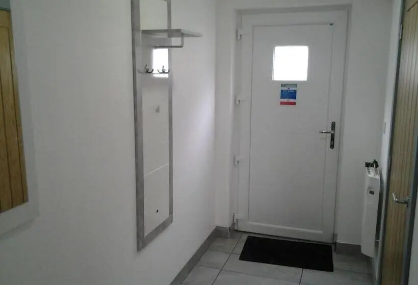 スタンダード４人部屋, Lady Charlotte Guest Rooms Triple Rooms