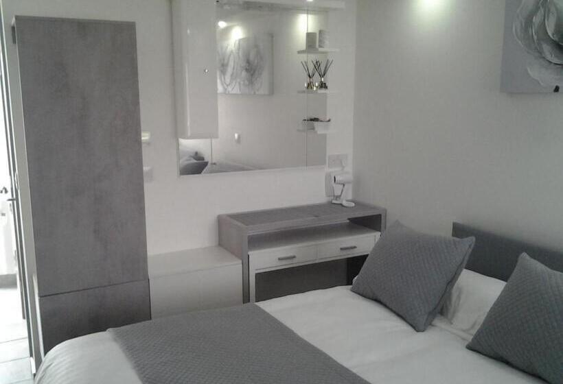 スタンダード4人部屋, Lady Charlotte Guest Rooms Triple Rooms