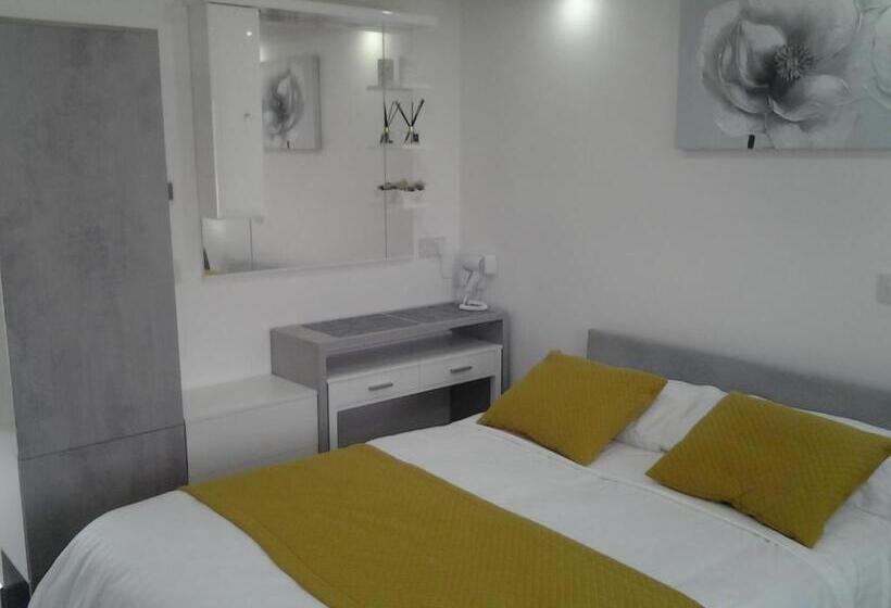 スタンダード4人部屋, Lady Charlotte Guest Rooms Triple Rooms