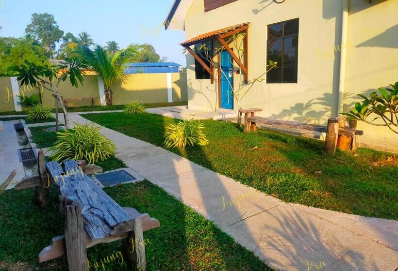 سوییت خانوادگی, Anjung Ara Suites And Roomstays