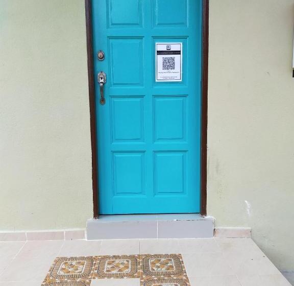 اتاق استاندارد سه نفره, Anjung Ara Suites And Roomstays