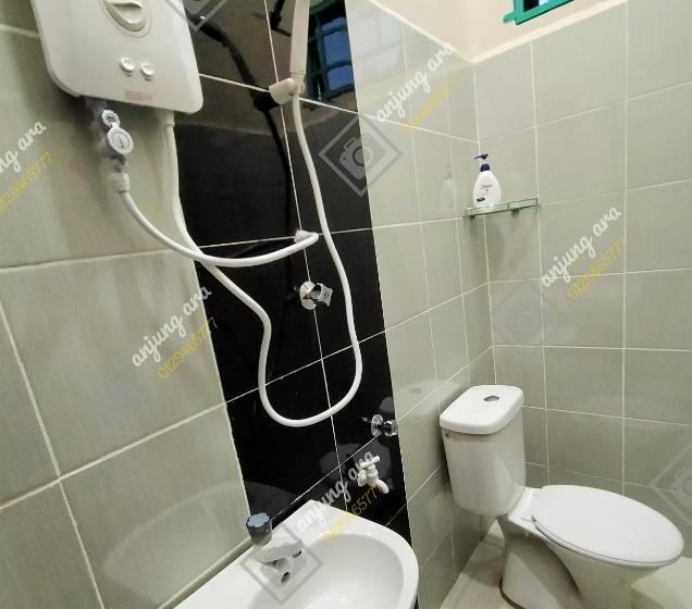 اتاق استاندارد سه نفره, Anjung Ara Suites And Roomstays