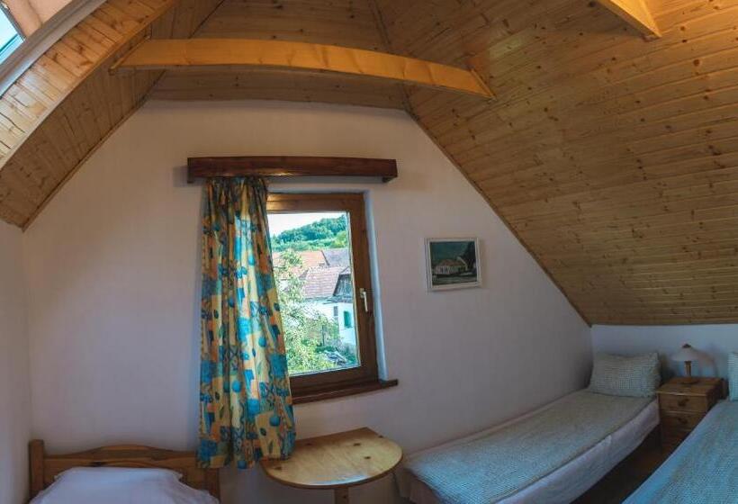 חדר משפחתי, Sziklakert   életöröm Vendégház