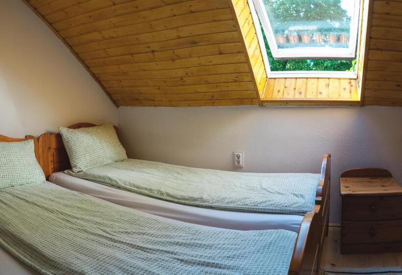 חדר סטנדרטי לארבעה עם חדר אמבטיה משותף, Sziklakert   életöröm Vendégház